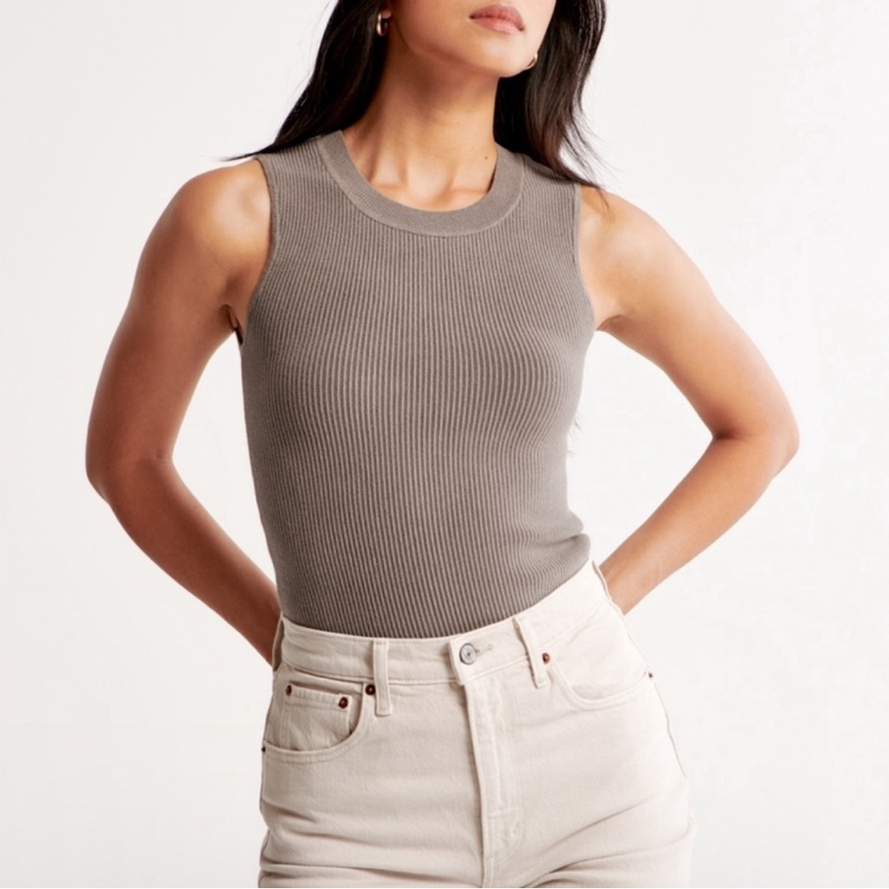 A&F Abercrombie & Fitch ottoman crew tank
